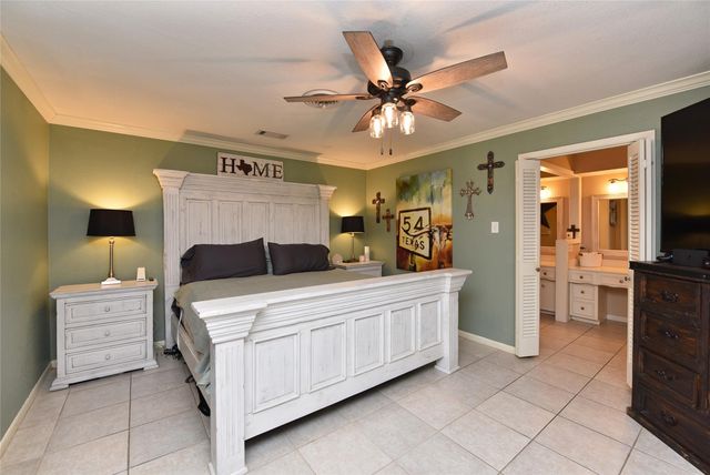 1823 Laurel Oaks Drive, Richmond, TX 77469