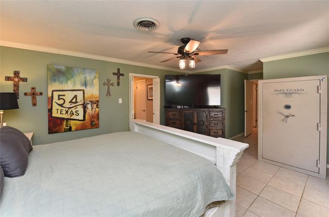 1823 Laurel Oaks Drive, Richmond, TX 77469