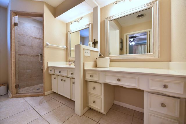 1823 Laurel Oaks Drive, Richmond, TX 77469