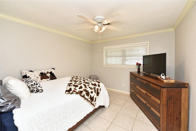1823 Laurel Oaks Drive, Richmond, TX 77469