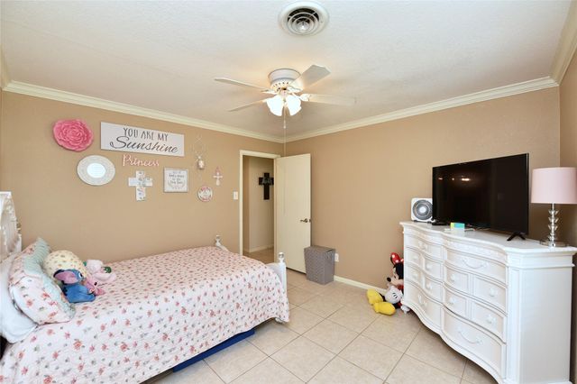1823 Laurel Oaks Drive, Richmond, TX 77469