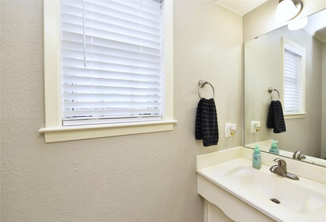 1823 Laurel Oaks Drive, Richmond, TX 77469