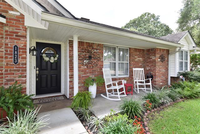 1823 Laurel Oaks Drive, Richmond, TX 77469