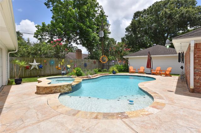 1823 Laurel Oaks Drive, Richmond, TX 77469