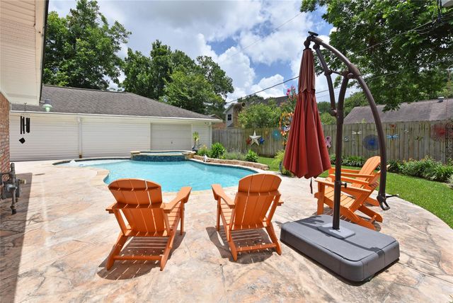 1823 Laurel Oaks Drive, Richmond, TX 77469