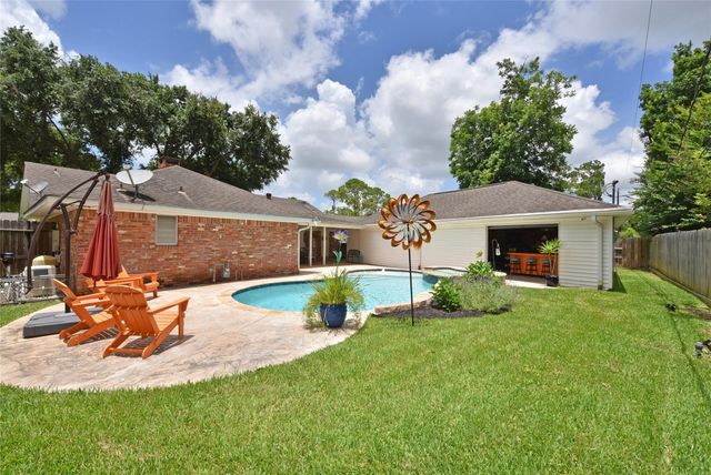 1823 Laurel Oaks Drive, Richmond, TX 77469