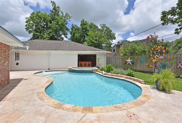1823 Laurel Oaks Drive, Richmond, TX 77469