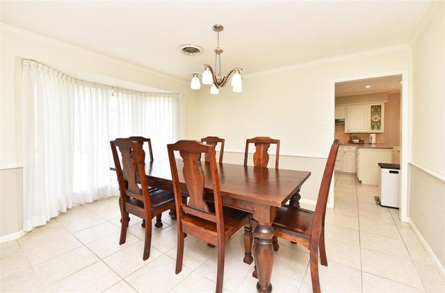 1823 Laurel Oaks Drive, Richmond, TX 77469