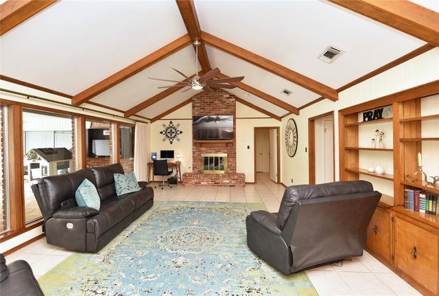 1823 Laurel Oaks Drive, Richmond, TX 77469