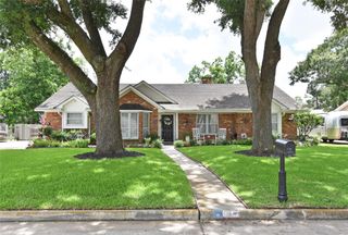 1823 Laurel Oaks Drive, Richmond, TX 77469