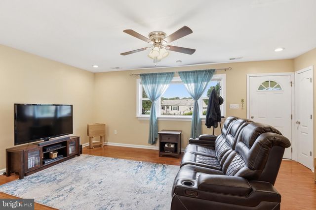 9 PARK LN, Dover, DE 19904