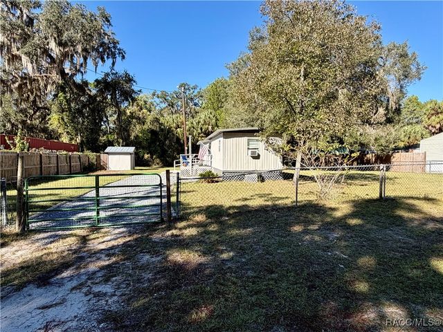 22 Pine Street, Inglis, FL 34449