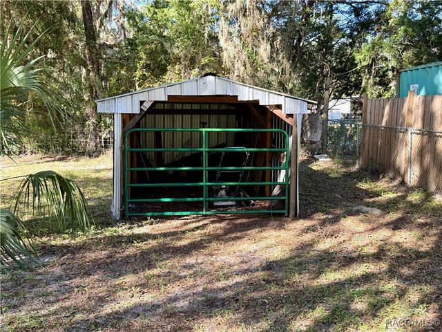 22 Pine Street, Inglis, FL 34449