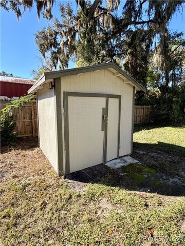 22 Pine Street, Inglis, FL 34449