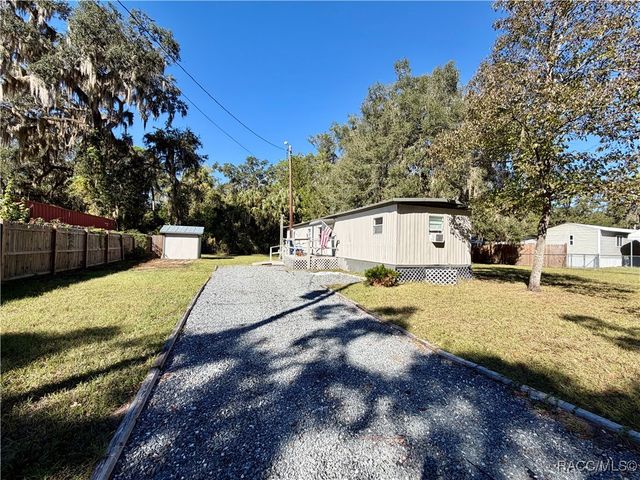 22 Pine Street, Inglis, FL 34449