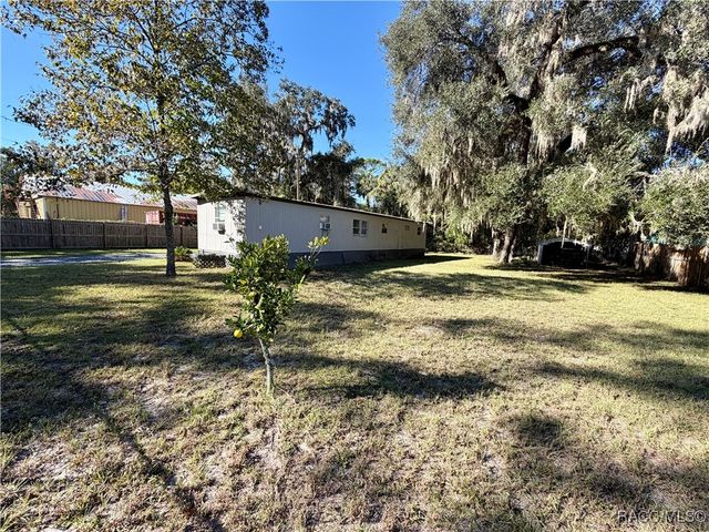 22 Pine Street, Inglis, FL 34449
