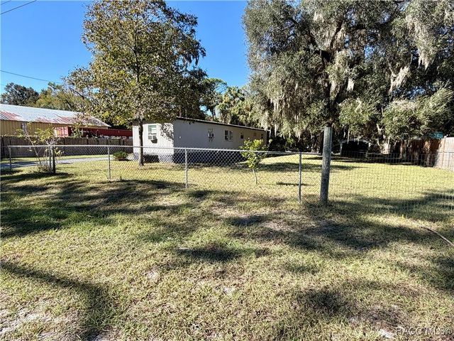 22 Pine Street, Inglis, FL 34449