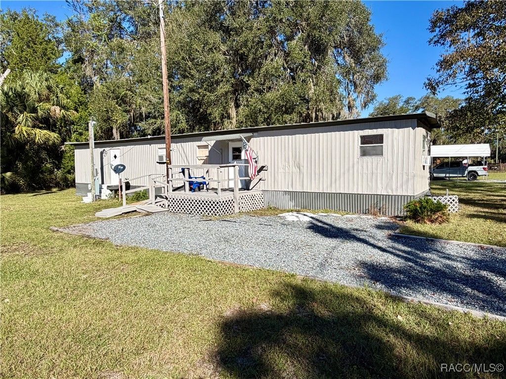 22 Pine Street, Inglis, FL 34449