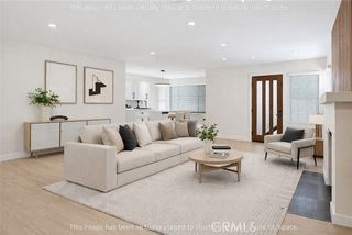 18216 Hartland Street, Reseda (los Angeles), CA 91335