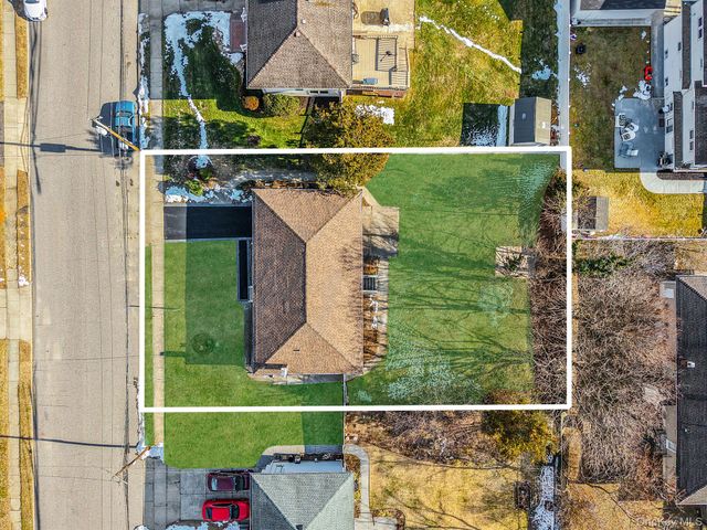 20 Bowling Lane, Deer Park, NY 11729