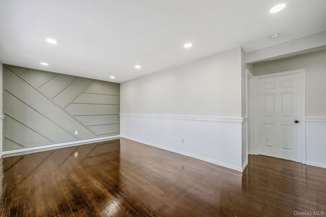 20 Bowling Lane, Deer Park, NY 11729