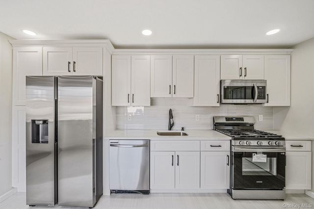 20 Bowling Lane, Deer Park, NY 11729