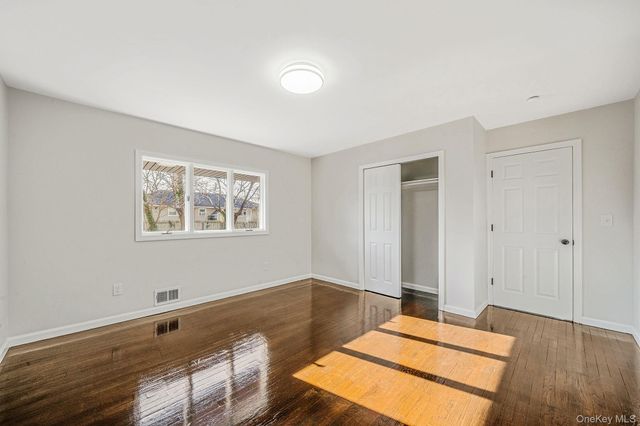 20 Bowling Lane, Deer Park, NY 11729