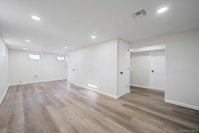 20 Bowling Lane, Deer Park, NY 11729