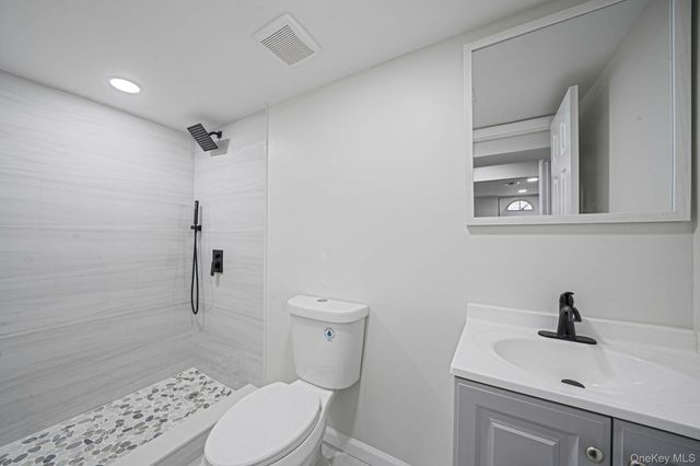 20 Bowling Lane, Deer Park, NY 11729