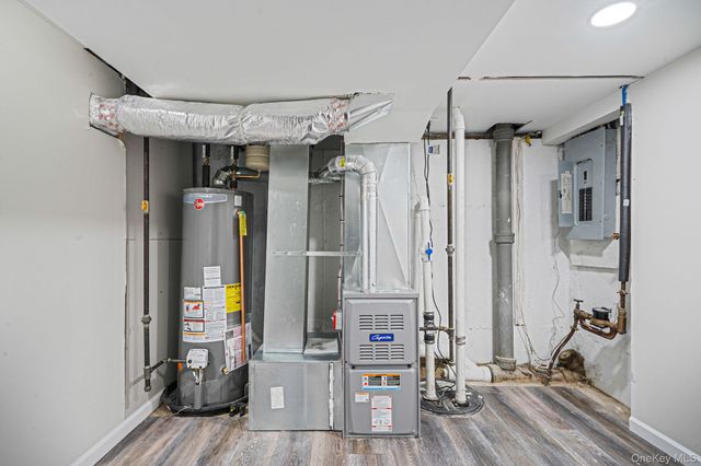 20 Bowling Lane, Deer Park, NY 11729