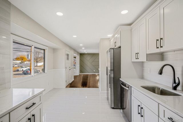 20 Bowling Lane, Deer Park, NY 11729