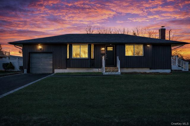 20 Bowling Lane, Deer Park, NY 11729