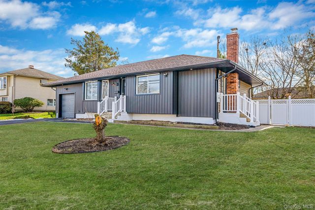 20 Bowling Lane, Deer Park, NY 11729