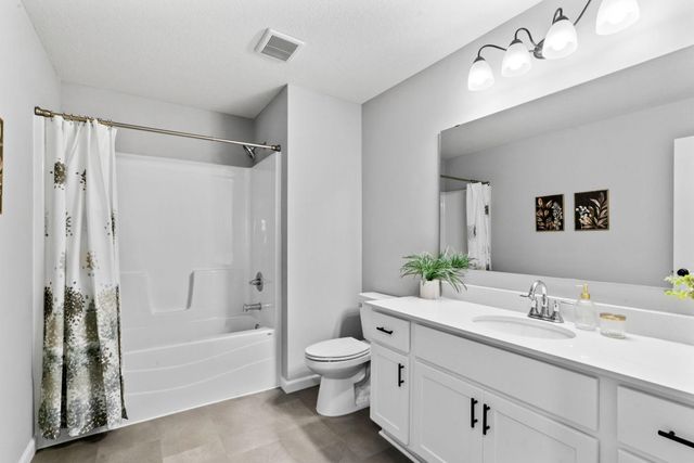 19702 English Avenue N, Forest Lake, MN 55025