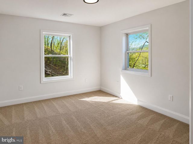401 TOMS RD, Harrisburg, PA 17112