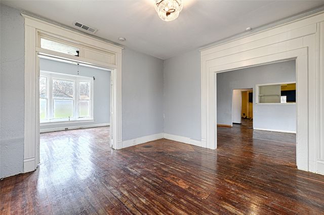 2457 Glenfield Avenue, Dallas, TX 75233