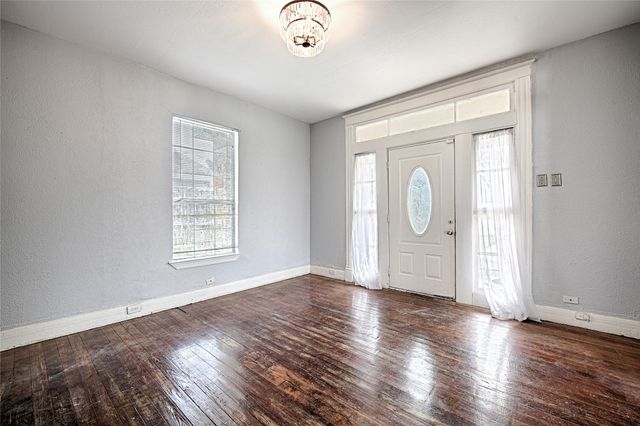 2457 Glenfield Avenue, Dallas, TX 75233