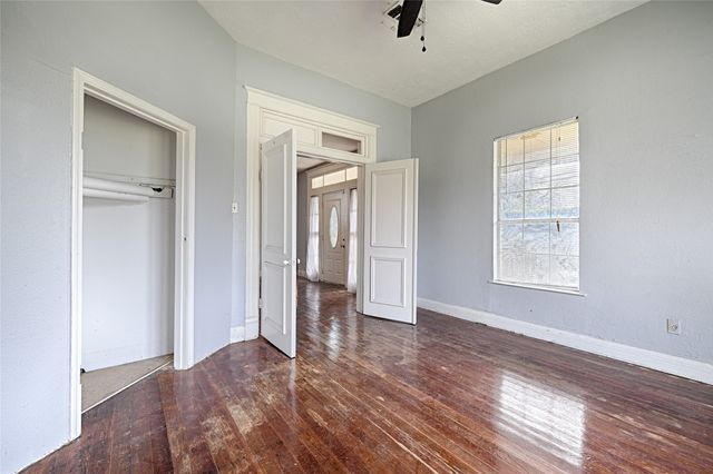 2457 Glenfield Avenue, Dallas, TX 75233