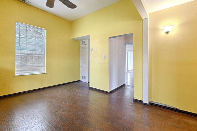 2457 Glenfield Avenue, Dallas, TX 75233