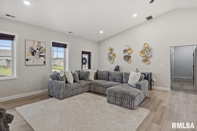 55 Durbin Terrace, Chatham, IL 62629