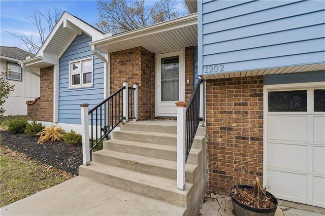 1202 SW Walnut Street, Lee's Summit, MO 64081