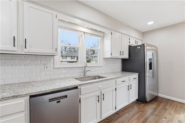 1202 SW Walnut Street, Lee's Summit, MO 64081