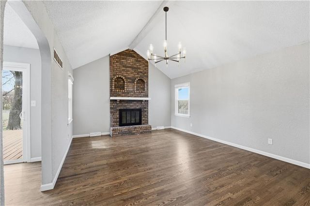 1202 SW Walnut Street, Lee's Summit, MO 64081