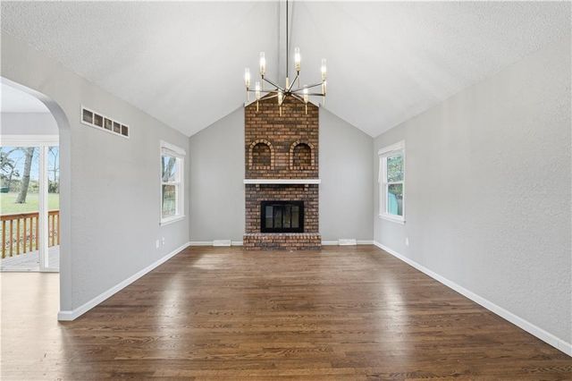 1202 SW Walnut Street, Lee's Summit, MO 64081