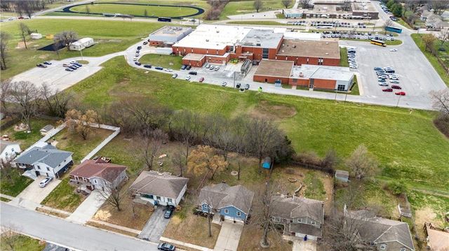 1202 SW Walnut Street, Lee's Summit, MO 64081