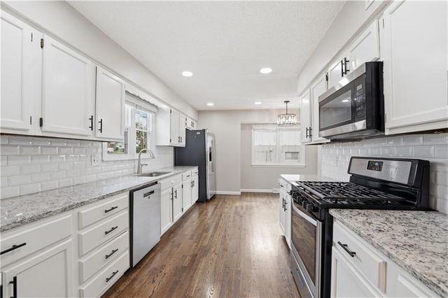 1202 SW Walnut Street, Lee's Summit, MO 64081