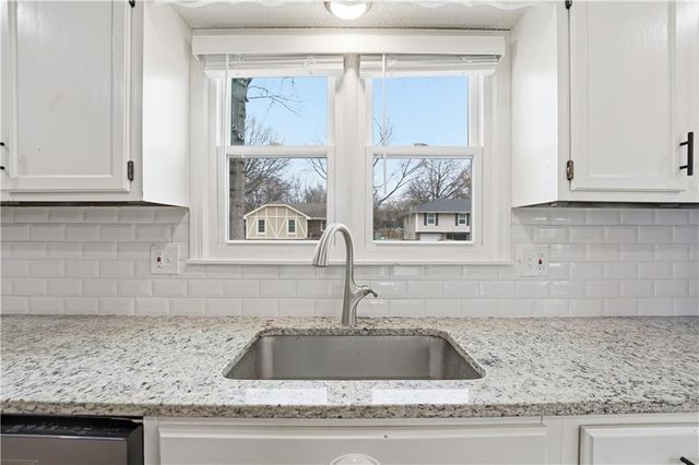 1202 SW Walnut Street, Lee's Summit, MO 64081