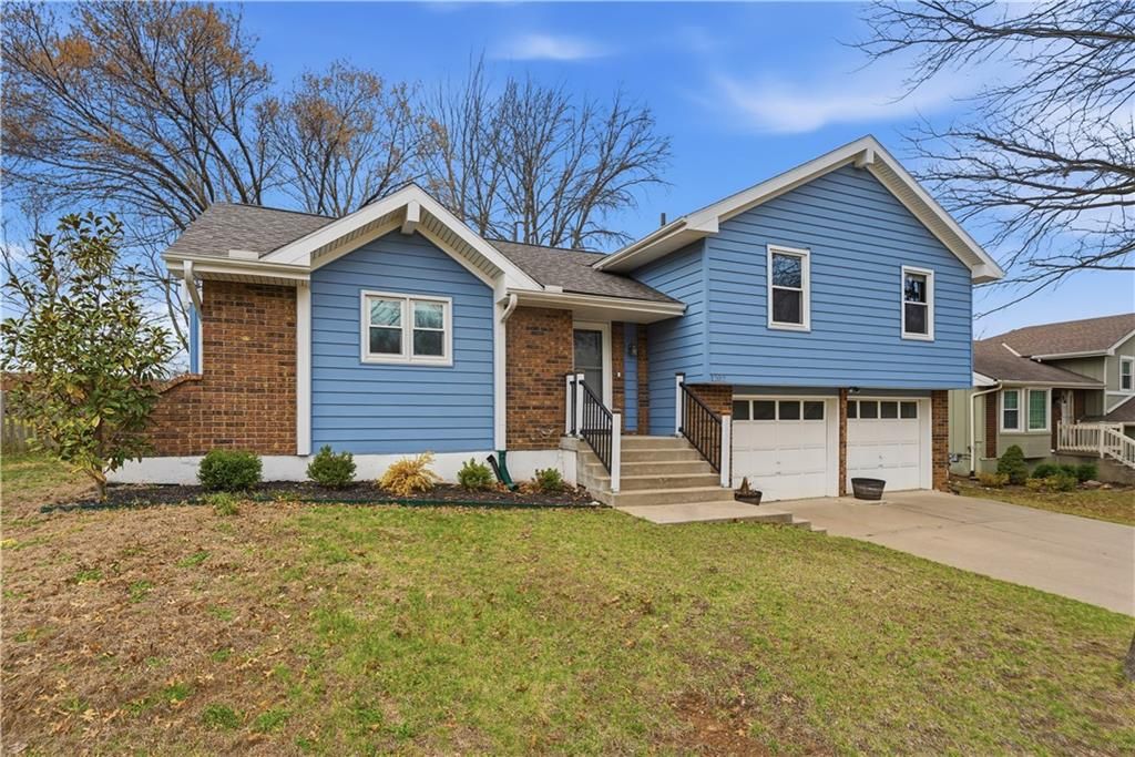 1202 SW Walnut Street, Lee's Summit, MO 64081