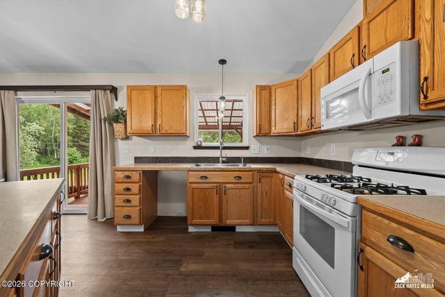 2710 N Cottonwood Loop, Wasilla, AK 99654