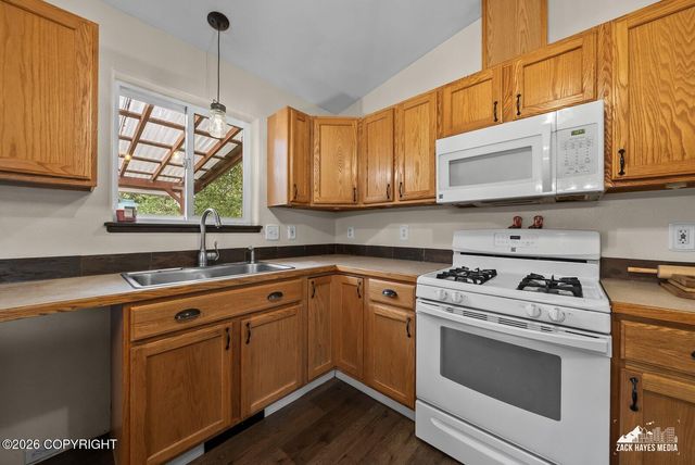 2710 N Cottonwood Loop, Wasilla, AK 99654